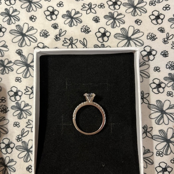 NWB Size 5 Beautiful Cocktail Ring - Picture 5 of 7